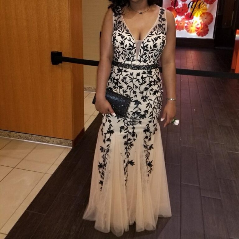 Off-white and Black Formal Dress with Sequin